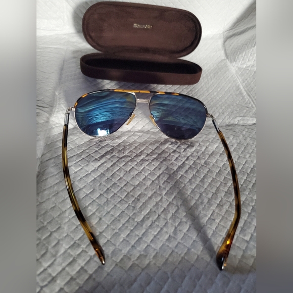 "TOM FORD","SUNGLASSES"..."Reasonable Offers Accepted"... - Picture 7 of 8